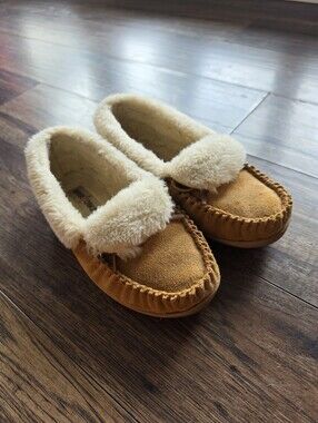 Minnetonka Chestnut Suede Moccasin Slippers with Cream Shearling Trim